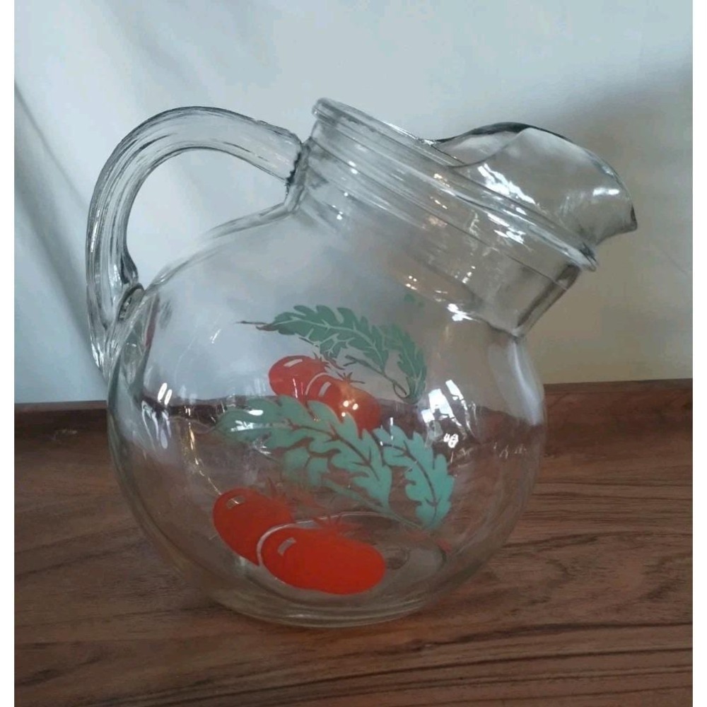 VINTAGE SMALL GLASS PITCHER w/ICE LIP BULBOUS TOMATO PRYOGRAPHICS JUICE PITCHER